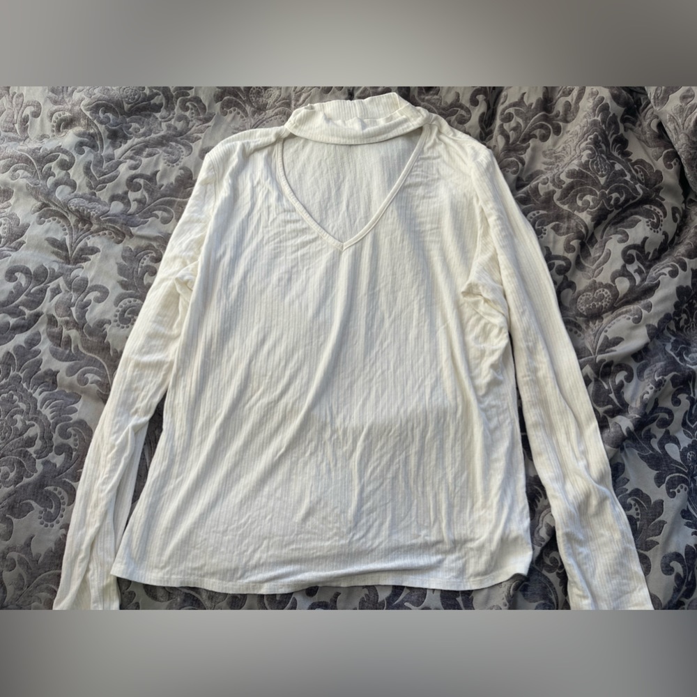 Super cute long sleeve with neck “choker”